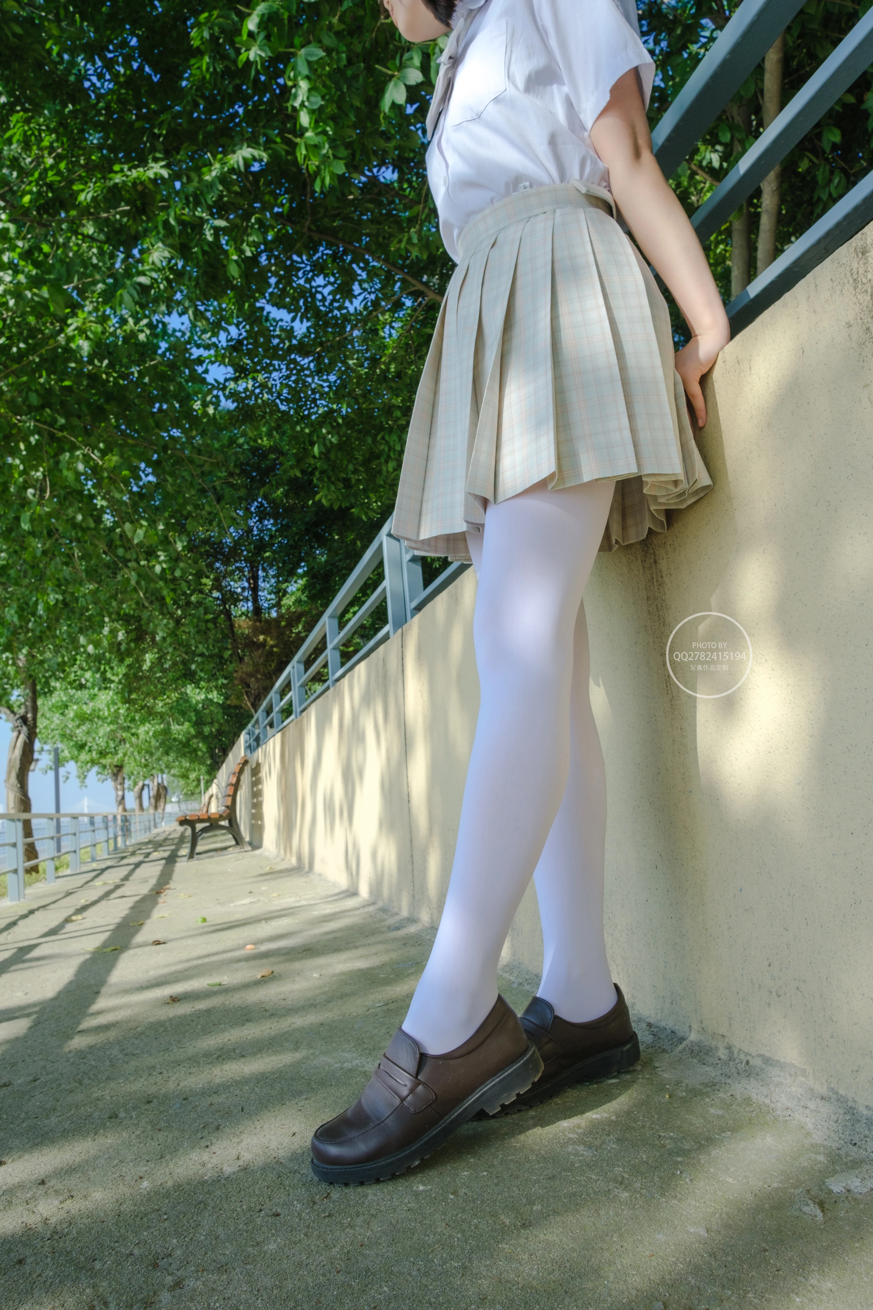 森萝财团 有料 NO.040 海边JK制服白丝 [95P]插图9